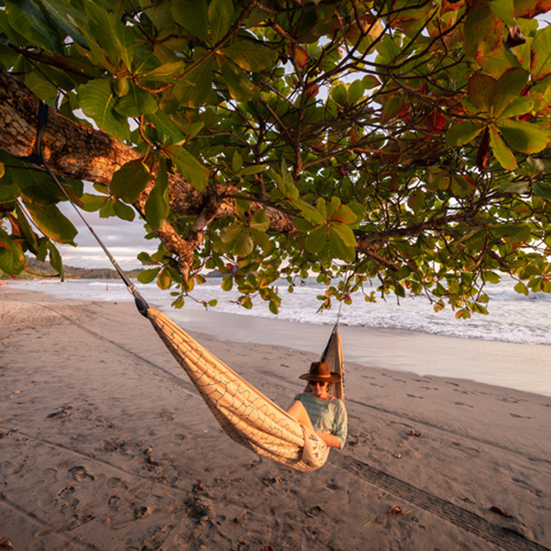 Klymit_TraverseHammock_09HMTN01C_LS45_2000x1334_f2301ecf-e4c2-4e72-a929-2b2afb6cc8cf.jpg